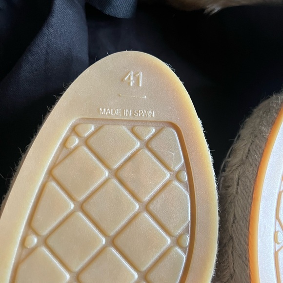 Chanel Pink Iridescent Laminated Lambskin Grosgrain Embroidered CC Espadrilles - Picture 8 of 11